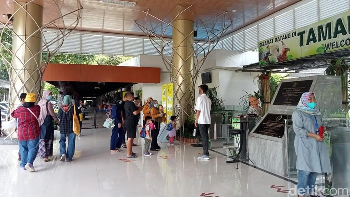 Suasana TMII di Minggu pagi