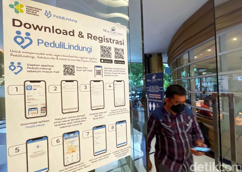 Pemerintah menegaskan keharusan menerapkan aplikasi PeduliLindungi pada seluruh fasilitas publik, termasuk mal. Jika diabaikan, maka izin operasionalnya akan dicabut.