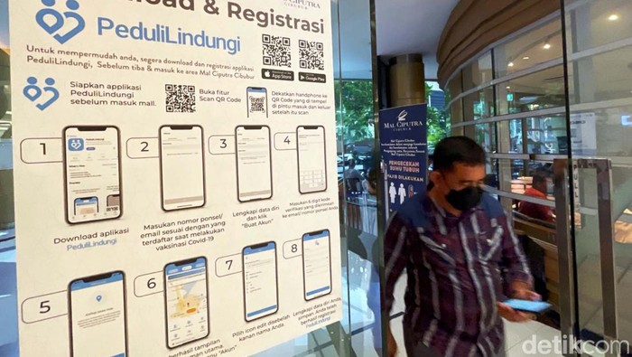 Tidak Terapkan Aplikasi PeduliLindungi, Izin Mal Terancam Dicabut Pemerintah menegaskan keharusan menerapkan aplikasi PeduliLindungi pada seluruh fasilitas publik, termasuk mal. Jika diabaikan, maka izin operasionalnya akan dicabut.