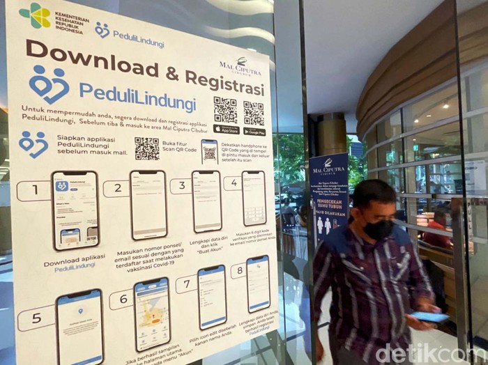 Pemerintah menegaskan keharusan menerapkan aplikasi PeduliLindungi pada seluruh fasilitas publik, termasuk mal. Jika diabaikan, maka izin operasionalnya akan dicabut.