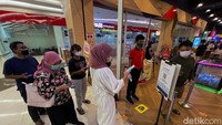Kebijakan ini disampaikan lewat Surat Edaran (SE) Mendagri Nomor 440/7183/SJ tentang Pencegahan dan Penanggulangan Corona Virus Disease 2019 Varian Omicron serta Penegakan Penggunaan Aplikasi Pedulilindungi.