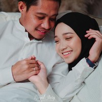 Sedangkan kapten Indonesia, Evan Dimas, baru menikah tahun lalu. Ia mempersunting wanita bernama Zahra Hamik di tanggal cantik 22/2/2020. Zahra diketahui seorang makeup artist dan memiliki bisnis fashion.Foto: Instagram