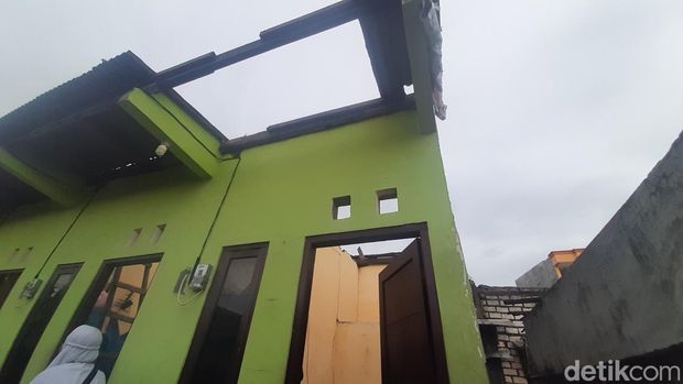angin kencang di surabaya