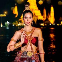 Anntonia Porsild merupakan Miss Supranational 2019 asal Thailand berdarah campuran. Ayahnya Morten Porsild berasal dari Denmark. Ibunya, Tanradee Porsild, orang Thailand. (Foto: Instagram/@porxild)