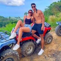 Momen ngedate bersama Irfan Fandi tak melulu dengan fancy dinner. Sesekali mereka olahraga bareng. (Foto: Instagram/@porxild)