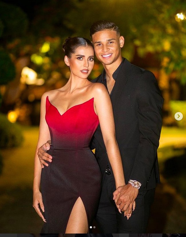 Sosok Anntonia Porsild juga pernah viral pada momen pertandingan Piala AFF 2020. Sebab dia merupakan kekasih dari pemain tim nasional Singapura, Ikhsan Fandi. Melalui unggahan Instagram Story pada Senin (21/8/2023), Ikhsan pun telah memberikan ucapan selamat pada Anntonia yang menjadi pemenang Miss Universe Thailand 2023. Foto: Instagram/@porxild