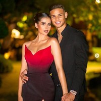 Sosok Anntonia Porsild juga pernah viral pada momen pertandingan Piala AFF 2020. Sebab dia merupakan kekasih dari pemain tim nasional Singapura, Ikhsan Fandi. Melalui unggahan Instagram Story pada Senin (21/8/2023), Ikhsan pun telah memberikan ucapan selamat pada Anntonia yang menjadi pemenang Miss Universe Thailand 2023. Foto: Instagram/@porxild