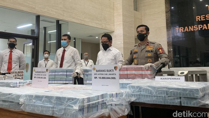 Bareskrim Polri menetapkan dua orang tersangka dugaan korupsi dan pencucian uang terkait pemberian kredit proyek di Bank Jateng cabang Jakarta. (Mulia Budi/detikcom)