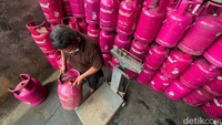 Untuk kenaikan harga LPG nonsubsidi porsi konsumsi nasionalnya 7,5% berkisar Rp 1.600 - Rp 2.600 per kilogram.