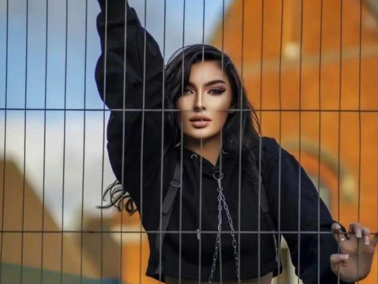 8 Hasil Foto Editan Gagal di Medsos Ini Bikin Nyengir, Kurang Mulus!