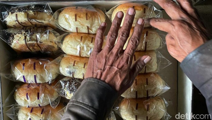 Harga telur terus naik jelang pergantian tahun. Kenaikan ini sangat memberatkan paluku UMKM termasuk industri roti rumahan.