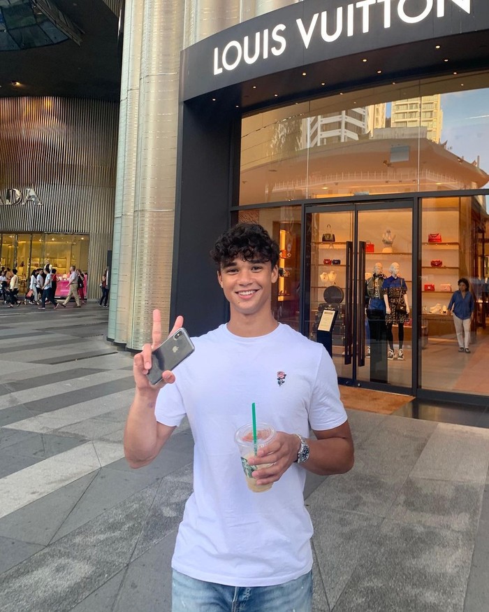 Ikhsan Fandi kulineran