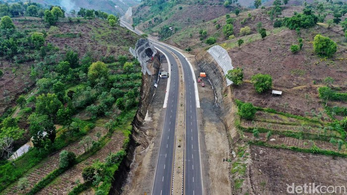 Ini Dia Bypass BIL-Mandalika yang Siap Menyambut Gelaran MotoGP 2022 Jalan Bypass Bandara International Lombok (BIL)-Mandalika ini baru saja diresmikan awal November 2021. Setelah sukses mendukung event World Superbike, kini siap menyambut ajang MotoGP pada Maret 2022.