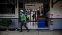 Stasiun Nagreg dikenal sebagai stasiun kereta api tertinggi yang beroperasi di Indonesia.  