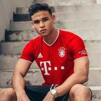 Irfan Fandi adalah pemain bola Singapura yang jadi sorotan setelah berlaga dalam semifinal Piala AFF 2020. Kakak dari Ikhsan Fandi tersebut diketahui memiliki darah Indonesia dari ayahnya yang seorang pemain bola legendaris Singapura.Foto: Instagram @irfanfandi17