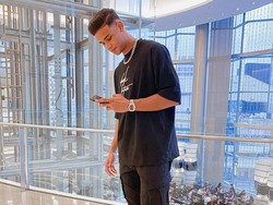 10 Gaya Irfan Fandi di Luar Lapangan, Saat Kencan Hingga Jadi Model Majalah