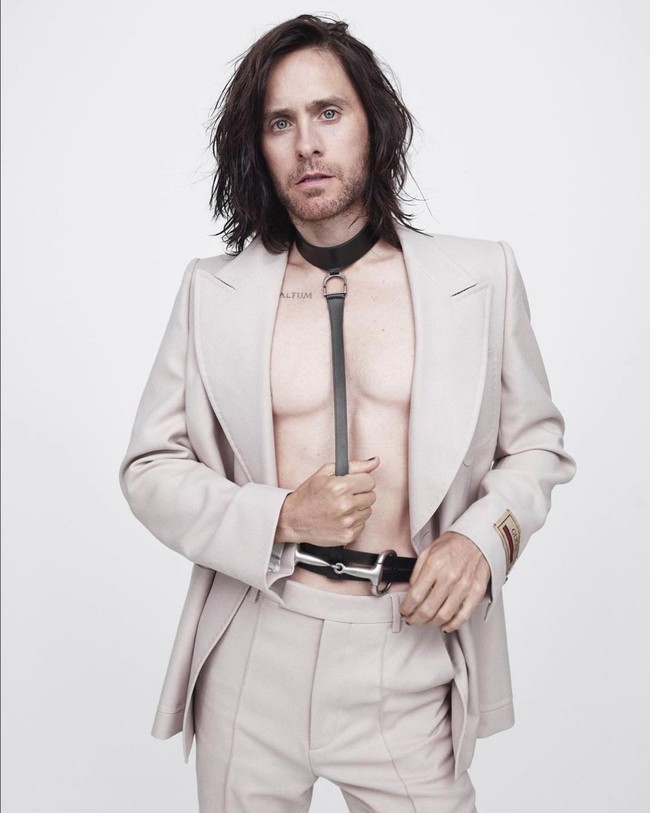 Bak vampir, selebriti ini memang dikenal awet muda. Berkarier sejak 1992 di usia 21 tahun, tidak tampak perubahan berarti pada wajah maupun penampilannya. Foto: Instagram/@jaredleto