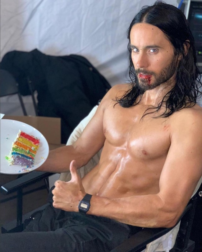Jared Leto genap berusia 50 tahun pada 26 Desember 2021. Merayakan hari kelahiran, ia mengunggah foto terbarunya di Instagram. Foto: Instagram/@jaredleto