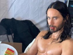 8 Foto Bukti Jared Leto Bak Vampir, Tak Menua di Usia 50