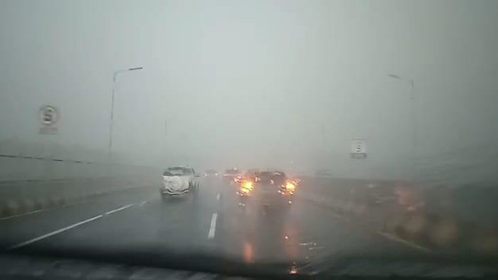 jembatan suramadu dilanda hujan dan angin kencang