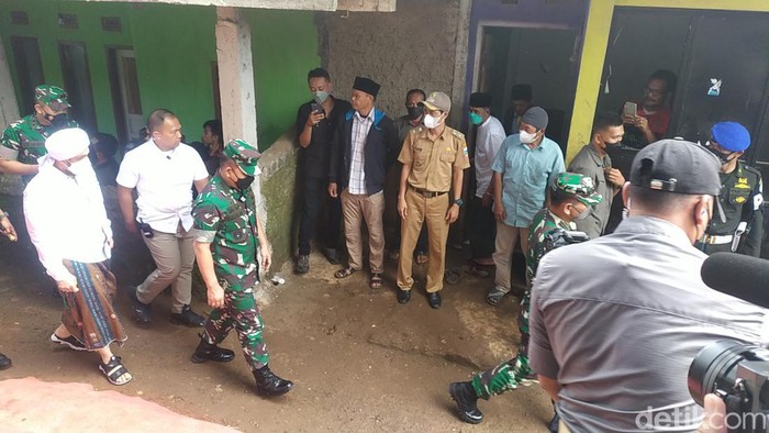Jendral Dudung mengunjungi kediaman keluarga Handi-Salsa