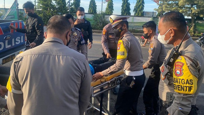 Aksi Kapolres Lamongan AKBP Miko Indrayana turun menangani kecelakaan mencuri hati warga. Seperti yang disampaikan Sudarto, salah seorang supeltas.
