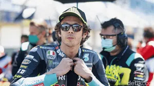 Kilas Arena Balap: Rossi Pensiun-Max Verstappen Juara F1