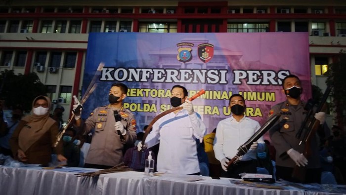 Konferensi Pers di Mapolda Sumut