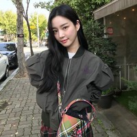 Lee Yubi merupakan aktris cantik kelahiran 22 November 1990. Jika benar-benar berpacaran dengan Jungkook BTS, keduanya terpaut tujuh tahun. Di mana Jungkook kelahiran 1 September 1997. Foto: dok. Instagram @yubi_190