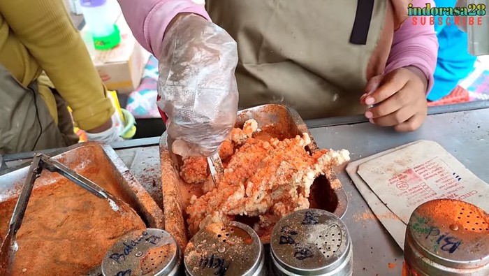 Mantan TKI Jualan Ayam Goreng Taiwan Rp 10 Ribu
