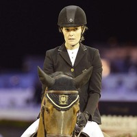 Saat tidak bekerja dan menghabiskan waktunya mengurus Zara, Marta Ortega bisa ditemui di lapangan berkuda. Dia merupakan seorang atlet kuda yang sudah mengikuti berbagai kejuaraan. Foto: Getty Images