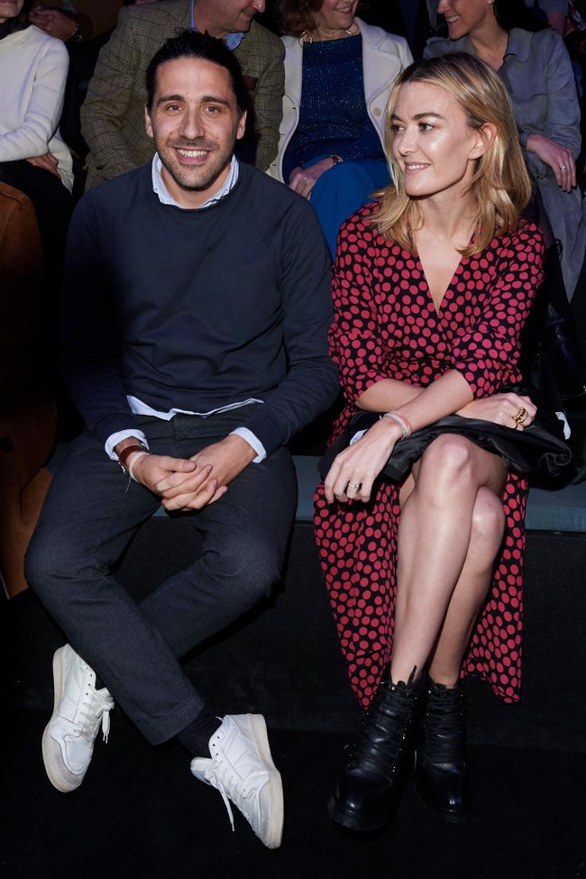 Marta Ortega saat ini diketahui sudah menikah. Suaminya Carolos Torretta kerap mendampinginya menghadiri fashion show hingga pertandingan berkuda. Foto: Getty Images