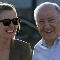 Marta Ortega merupakan anak perempuan termuda dari Amancio Ortega. Sang ayah yang berusia 85 tahun merupakan pendiri dari Inditex, perusahaan yang menaungi sejumlah brand fashion ternama seperti Masimmo Dutti, Zara, Pull & Bear, Stradivarius dan Bershka. Kekayaan Amancio diperkirakan lebih dari US$ 79,5 miliar dan termasuk jajaran orang terkaya dunia. Foto: AFP