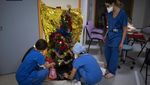 Melihat Perayaan Natal Para Tenaga Kesehatan di RS Prancis
