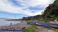 Suminta mengatakan semua sumber daya komunitas dilibatkan untuk memberi rasa aman bagi para pengunjung yang hendak menjajal flying fox di Pantai Cikembang. Para pengunjung pun mengenakan helm serta pelampung karena titik pendaratan flying fox ini berada di air laut. Selain itu sebuah tim disiapkan untuk menunggu usai pendaratan di permukaan air laut. Sementara untuk perawatan slink baja, pihak Paguris mengatakan karena air laut bisa menimbulkan karat. Mereka merawat dengan menyiramkan air ke seluruh gulungan slink baja kemudian melapisi dengan oli gemuk.