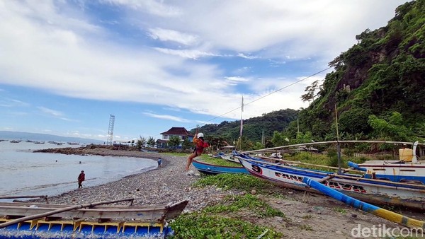 Suminta mengatakan semua sumber daya komunitas dilibatkan untuk memberi rasa aman bagi para pengunjung yang hendak menjajal flying fox di Pantai Cikembang. Para pengunjung pun mengenakan helm serta pelampung karena titik pendaratan flying fox ini berada di air laut. Selain itu sebuah tim disiapkan untuk menunggu usai pendaratan di permukaan air laut. Sementara untuk perawatan slink baja, pihak Paguris mengatakan karena air laut bisa menimbulkan karat. Mereka merawat dengan menyiramkan air ke seluruh gulungan slink baja kemudian melapisi dengan oli gemuk. Suminta mengatakan semua sumber daya komunitas dilibatkan untuk memberi rasa aman bagi para pengunjung yang hendak menjajal flying fox di Pantai Cikembang. Para pengunjung pun mengenakan helm serta pelampung karena titik pendaratan flying fox ini berada di air laut. Selain itu sebuah tim disiapkan untuk menunggu usai pendaratan di permukaan air laut. Sementara untuk perawatan slink baja, pihak Paguris mengatakan karena air laut bisa menimbulkan karat. Mereka merawat dengan menyiramkan air ke seluruh gulungan slink baja kemudian melapisi dengan oli gemuk.