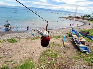 Memacu Adrenalin Naik Flying Fox di Pantai Cikembang Sukabumi