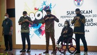 Pemberian penghargaan ini berdasarkan surat keputusan Presiden Republik Indonesia nomor 119/TK/2021 tentang Satyalancana Dharma Olahraga.