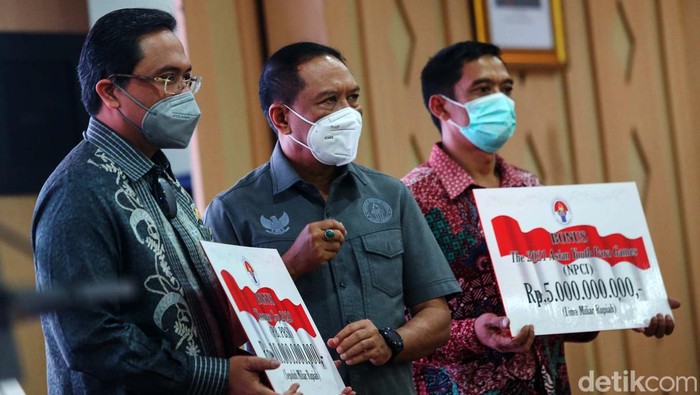 Menpora Beri Bonus dan Penghargaan Pada Atlet Berprestasi Pemerintah memberikan bonus kepada para atlet-atlet berprestasi. Selain itu 5 olahragawan juga penerima penganugrahan Satyalancana Dharma Olahraga.