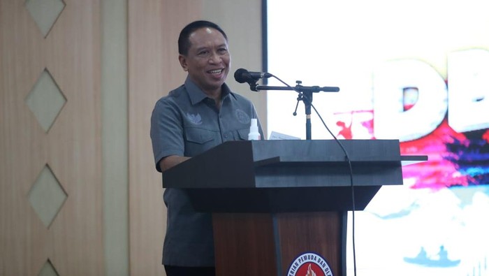 Menpora Zainudin Amali memberikan bonus dan penghargaan buat atlet di Wisma Kemenpora, Senayan, Senin (27/12/2021).