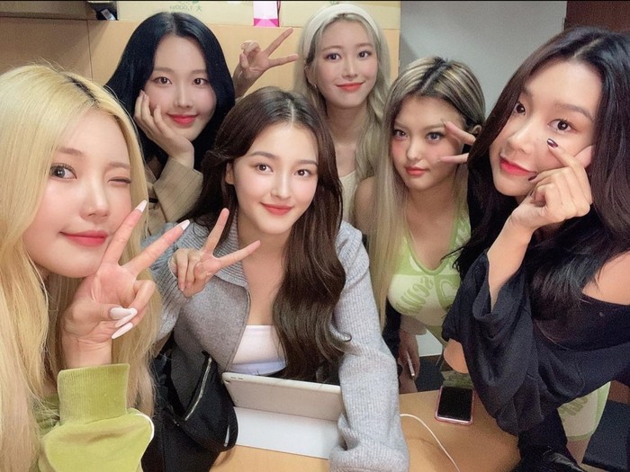 Personel Momoland. Foto: Dok. Instagram Momoland Personel Momoland. Foto: Dok. Instagram Momoland