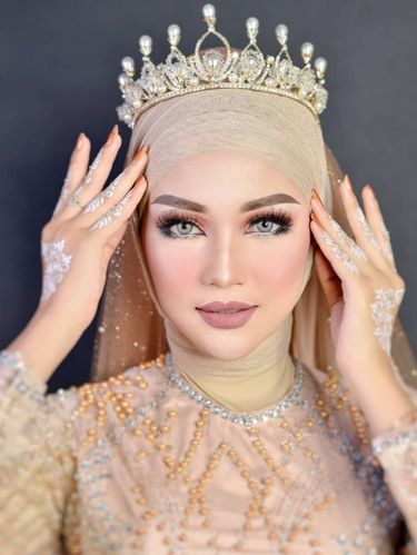 MUA viral di media sosial.