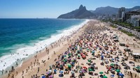 Brasil dengan 10 gigitan berada di peringkat ke-9. Perairan di negara bagian Pernambuco di timur laut Brasil adalah tempat yang perlu diwaspadai karena memiliki potensi pertemuan hiu hampir enam kali lebih banyak daripada di tempat lain di negara ini (Foto: Getty Images/Buda Mendes)
