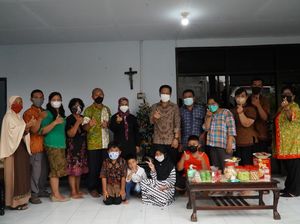 Natal 2021, Walkot Mojokerto Kunjungi Rumah Warga & Beri Bingkisan