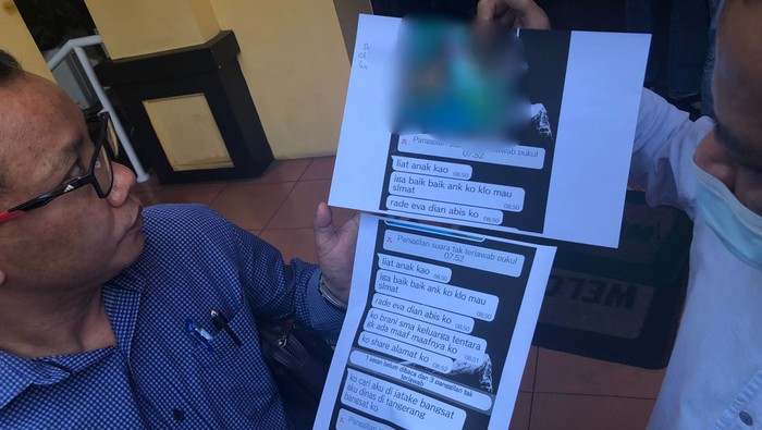 Pengacara driver Grab tunjukkan bukti chat pengancaman kepada Godelfridus, tersangka penganiayaan penumpang wanita