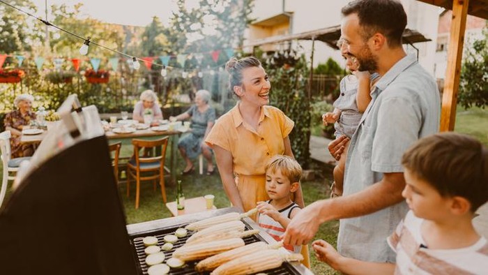 Ada Sejak 1526, Pesta BBQ Kini Jadi Perayaan Tahun Baru di Indonesia