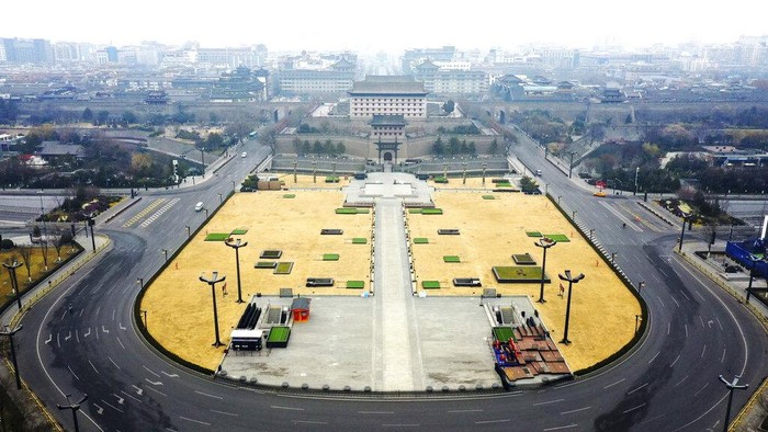 Kota Xi'an di China dilokcdown ketat imbas lonjakan kasus COVID-19. Jutaan penduduk kota itu pun tak diziinkan bepergian tanpa alasan yang jelas.