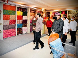 Tinjau Pameran Kerajinan-Lukisan di Bali, Jokowi Puji Setinggi Langit