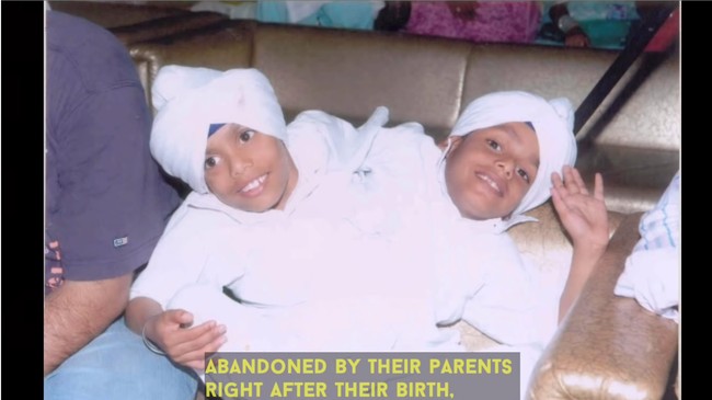 Karena ketertarikan dan bakat mereka di bidang itu, Sohna dan Mohna disekolah di kampus Politeknink dan mengambil jurusan teknik elektrik.Foto: Dok. YouTube Tangy Tales