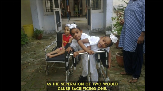 Dalam wawancara dengan Tangy Tales, kembar demepet ini mengaku menyadari mereka sering jadi pusat perhatian. Sohan dan Mohna pun tak mempermasalahkan jika orang-orang ingin foto bersama. Tapi keduanya mengatakan tidak mau bahkan tidak suka dikasihani mereka. Harunsya mereka terinspirasi dari kami bukan menanyakan pertanyaan yang itu-itu saja, tutur mereka.Foto: Dok. YouTube Tangy Tales